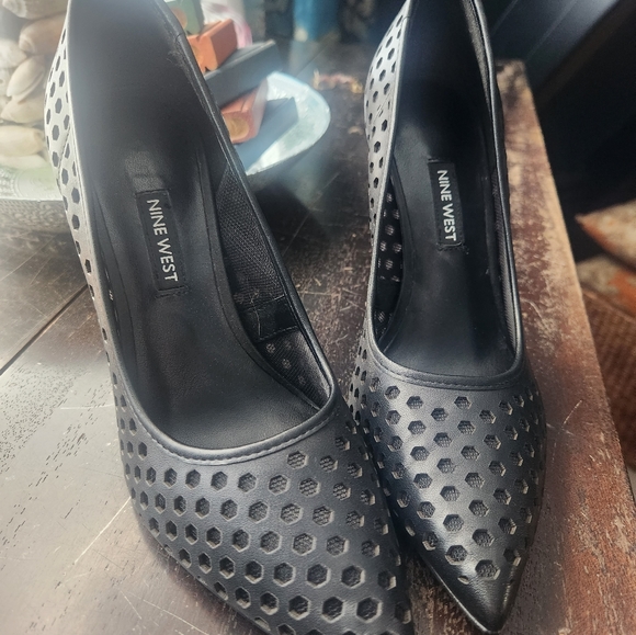 Nine West Heels - Like New - Picture 5 of 14